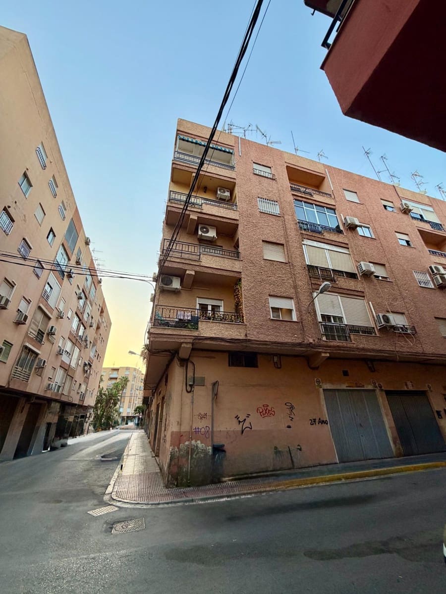 3 bedroom Flat for sale in Almeria city - € 150,000 (Ref: 10047480)