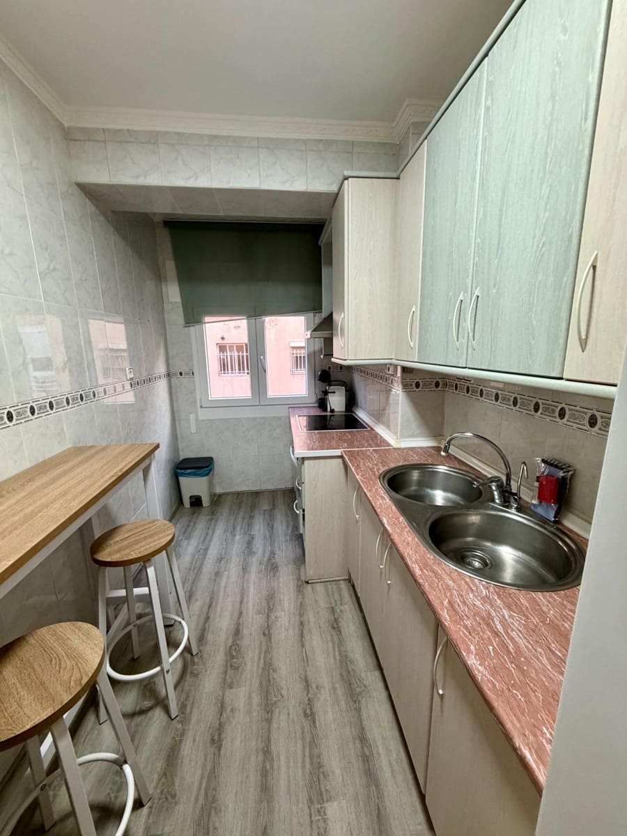 3 bedroom Flat for sale in Almeria city - € 150,000 (Ref: 10047480)