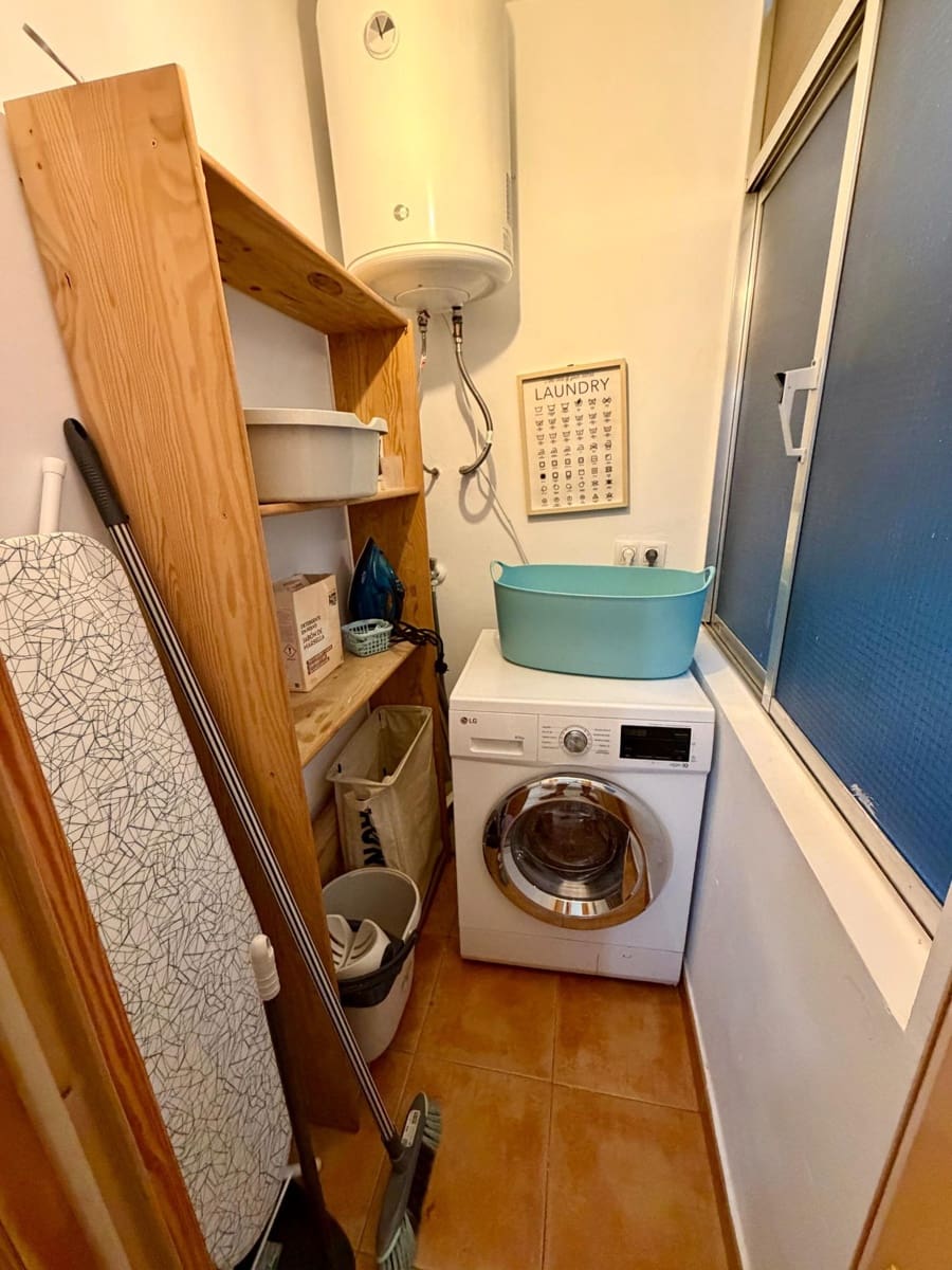 3 bedroom Flat for sale in Almeria city - € 150,000 (Ref: 10047480)