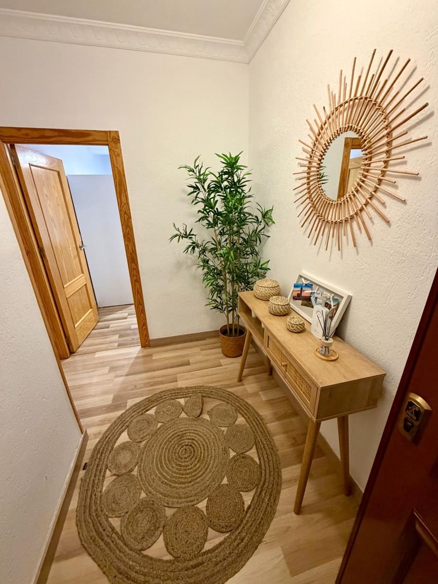 3 bedroom Flat for sale in Almeria city - € 150,000 (Ref: 10047480)