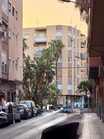 3 bedroom Flat for sale in Almería city - € 150,000 (Ref: 10047480)