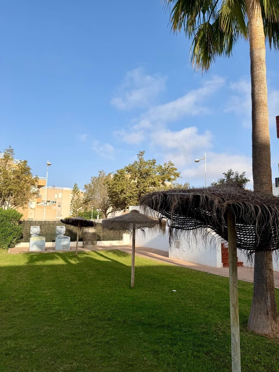 2 bedroom Apartment for sale in Almeria city with pool - € 330,000 (Ref: 10049513)