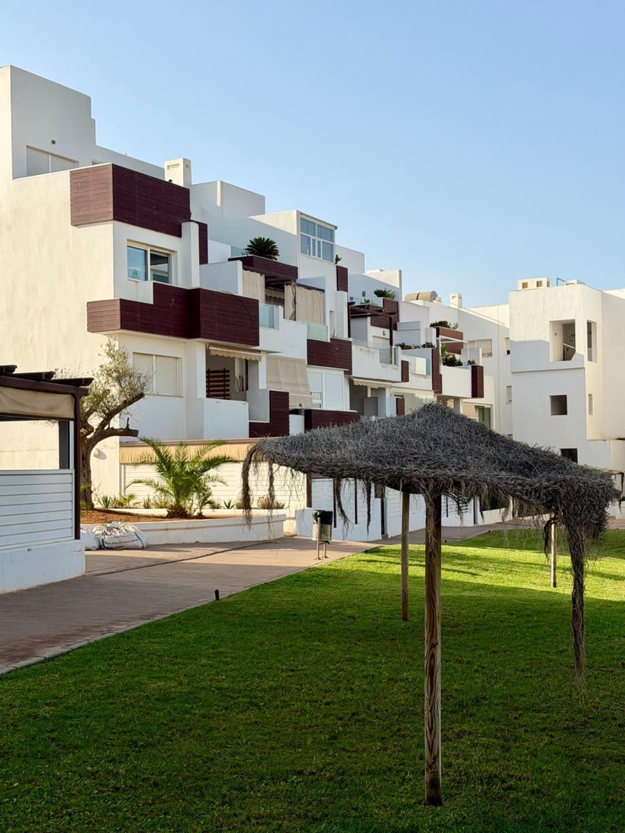 2 bedroom Apartment for sale in Almeria city with pool - € 330,000 (Ref: 10049513)