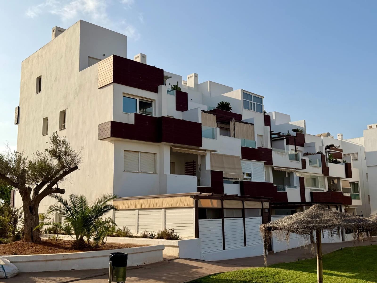 2 bedroom Apartment for sale in Almeria city with pool - € 330,000 (Ref: 10049513)