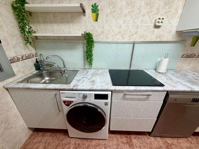 2 bedroom Flat for sale in Almería city - € 109,900 (Ref: 10064827)