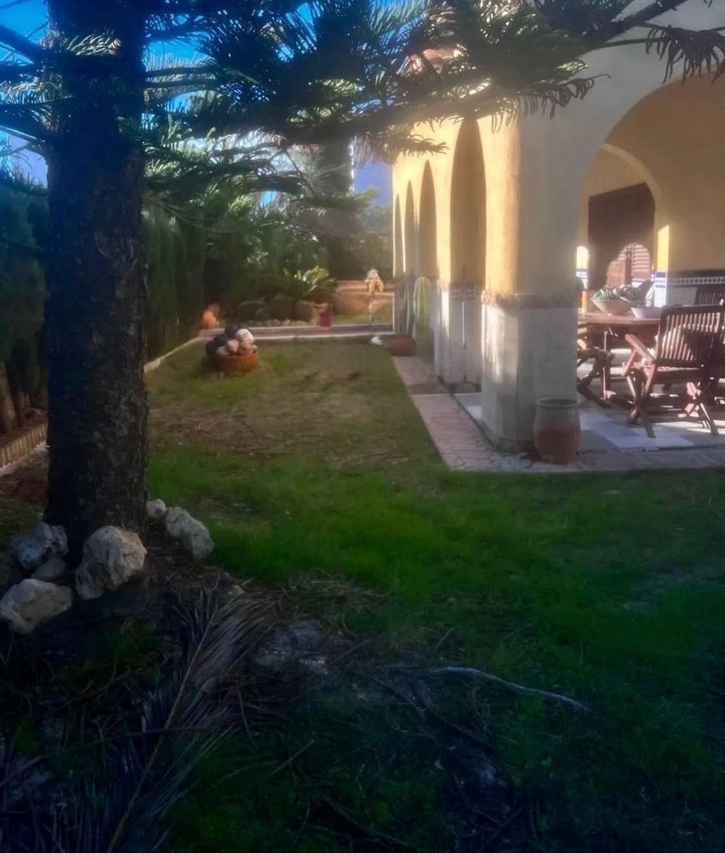 4 bedroom Villa for sale in Puerto del Rey - € 630,000 (Ref: 10102779)