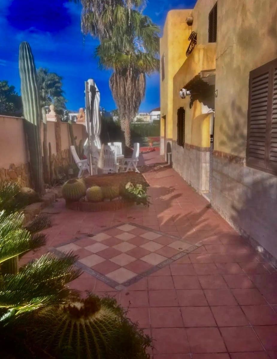 4 bedroom Villa for sale in Puerto del Rey - € 630,000 (Ref: 10102779)
