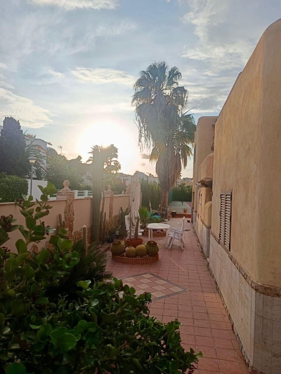 4 bedroom Villa for sale in Puerto del Rey - € 630,000 (Ref: 10102779)