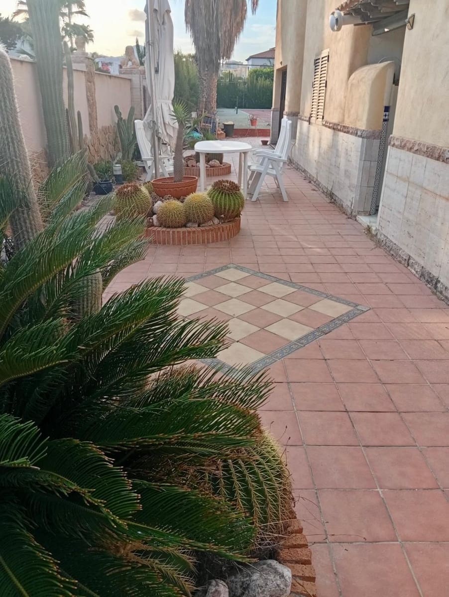 4 bedroom Villa for sale in Puerto del Rey - € 630,000 (Ref: 10102779)