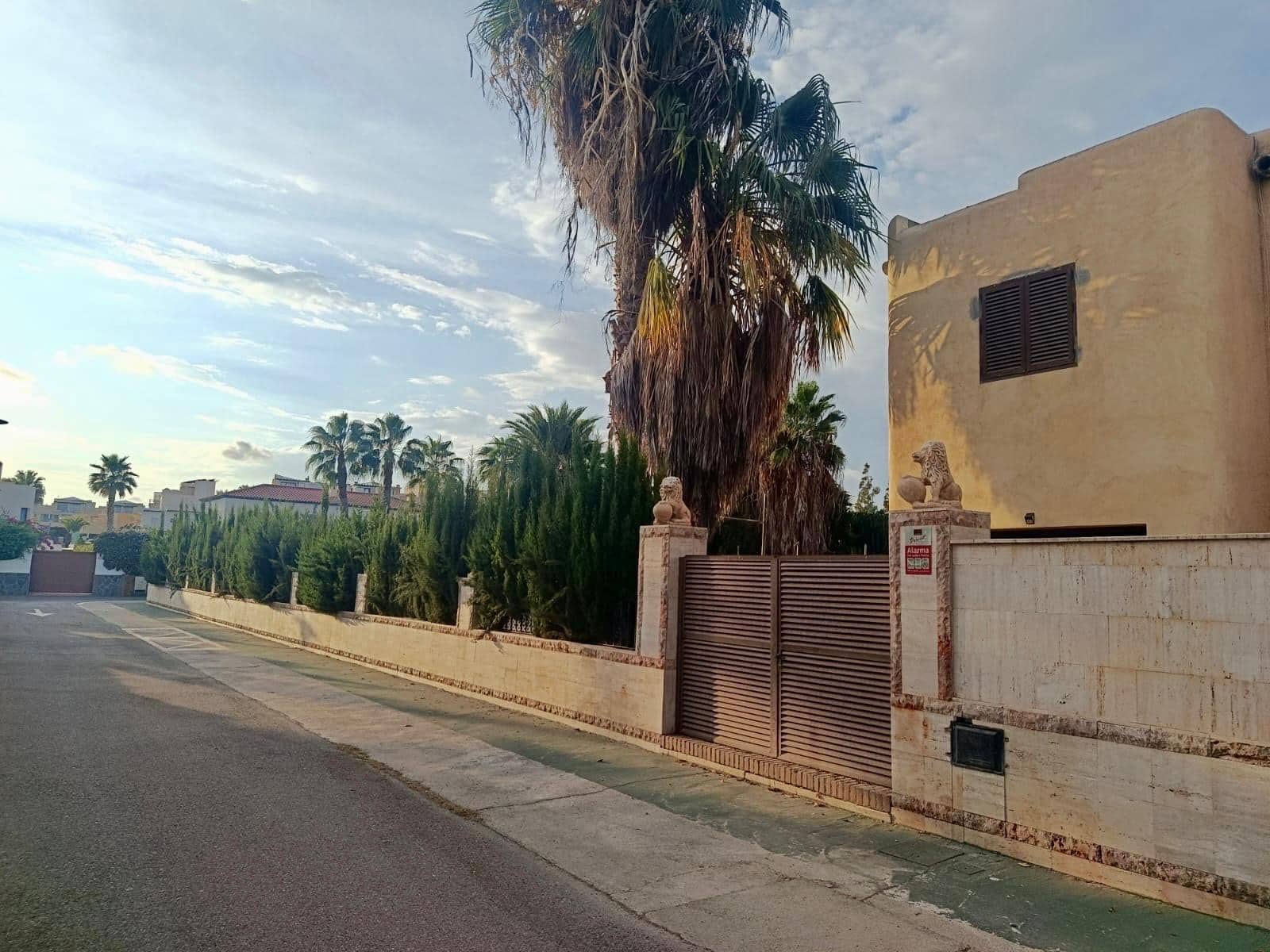 4 bedroom Villa for sale in Puerto del Rey - € 630,000 (Ref: 10102779)