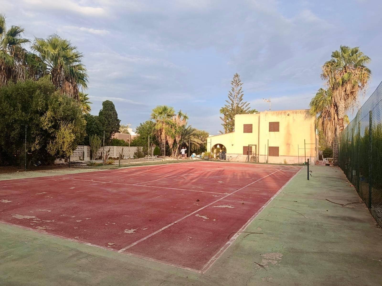 4 bedroom Villa for sale in Puerto del Rey - € 630,000 (Ref: 10102779)