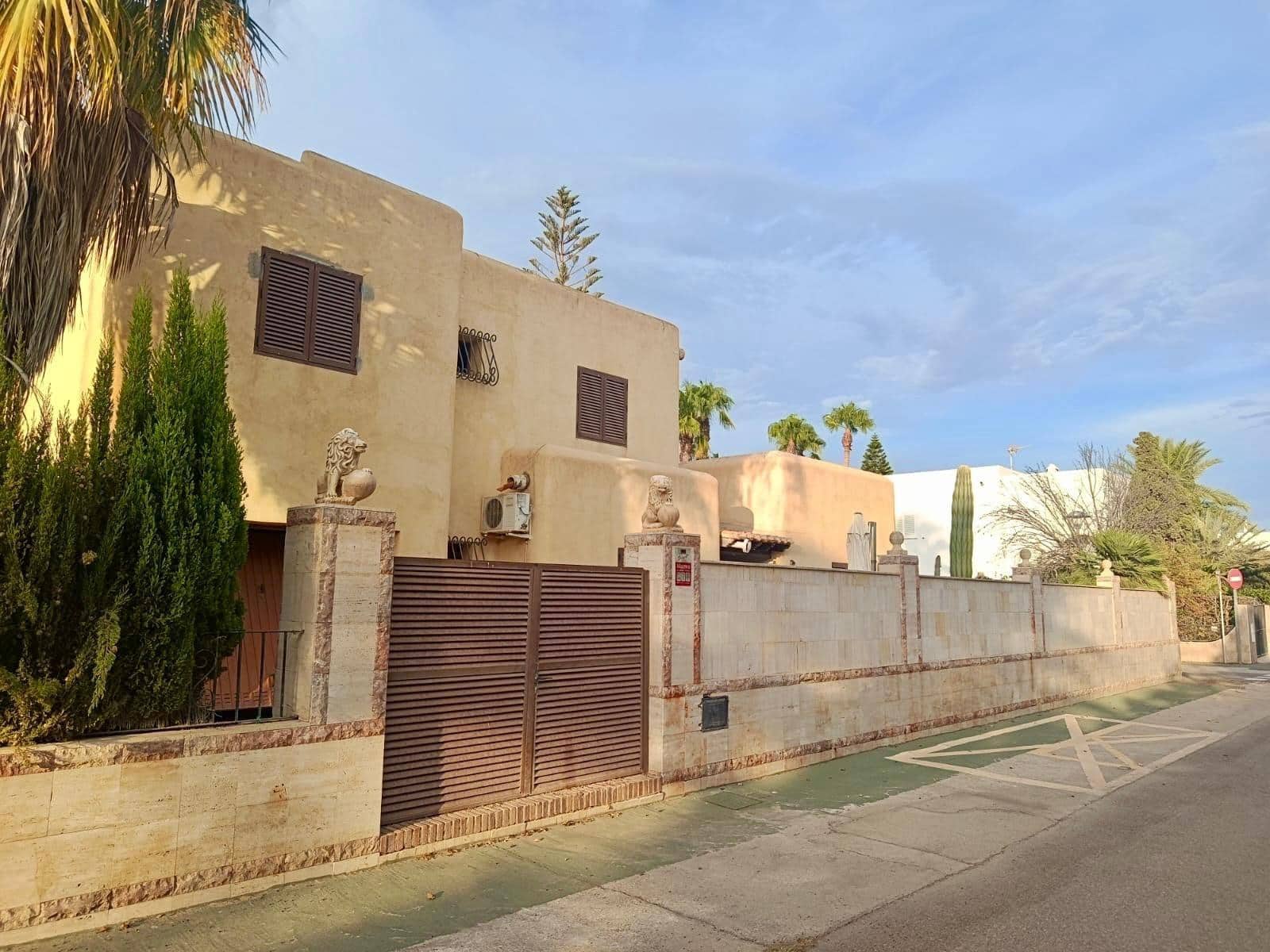 4 bedroom Villa for sale in Puerto del Rey - € 630,000 (Ref: 10102779)