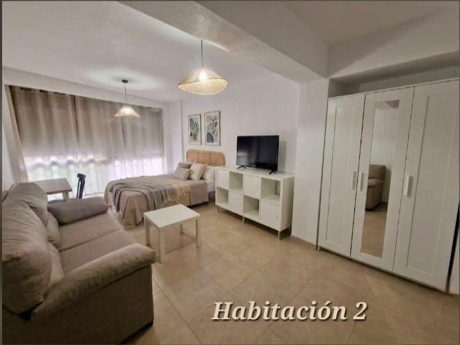 Piso de 3 habitaciones en Almería ciudad en venta - 123.000 € (Ref: 10111786)