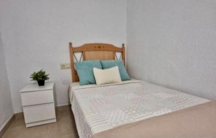 Piso de 3 habitaciones en Almería ciudad en venta - 123.000 € (Ref: 10111786)