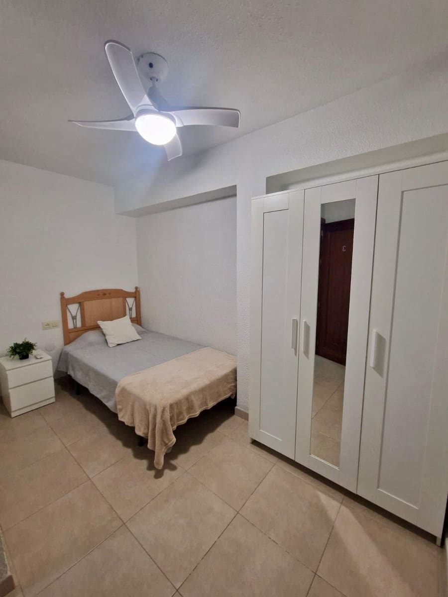 Piso de 3 habitaciones en Almería ciudad en venta - 123.000 € (Ref: 10111786)