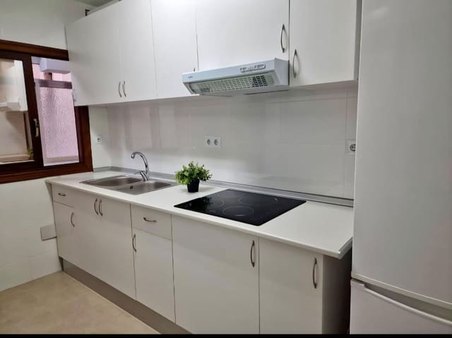 Piso de 3 habitaciones en Almería ciudad en venta - 123.000 € (Ref: 10111786)