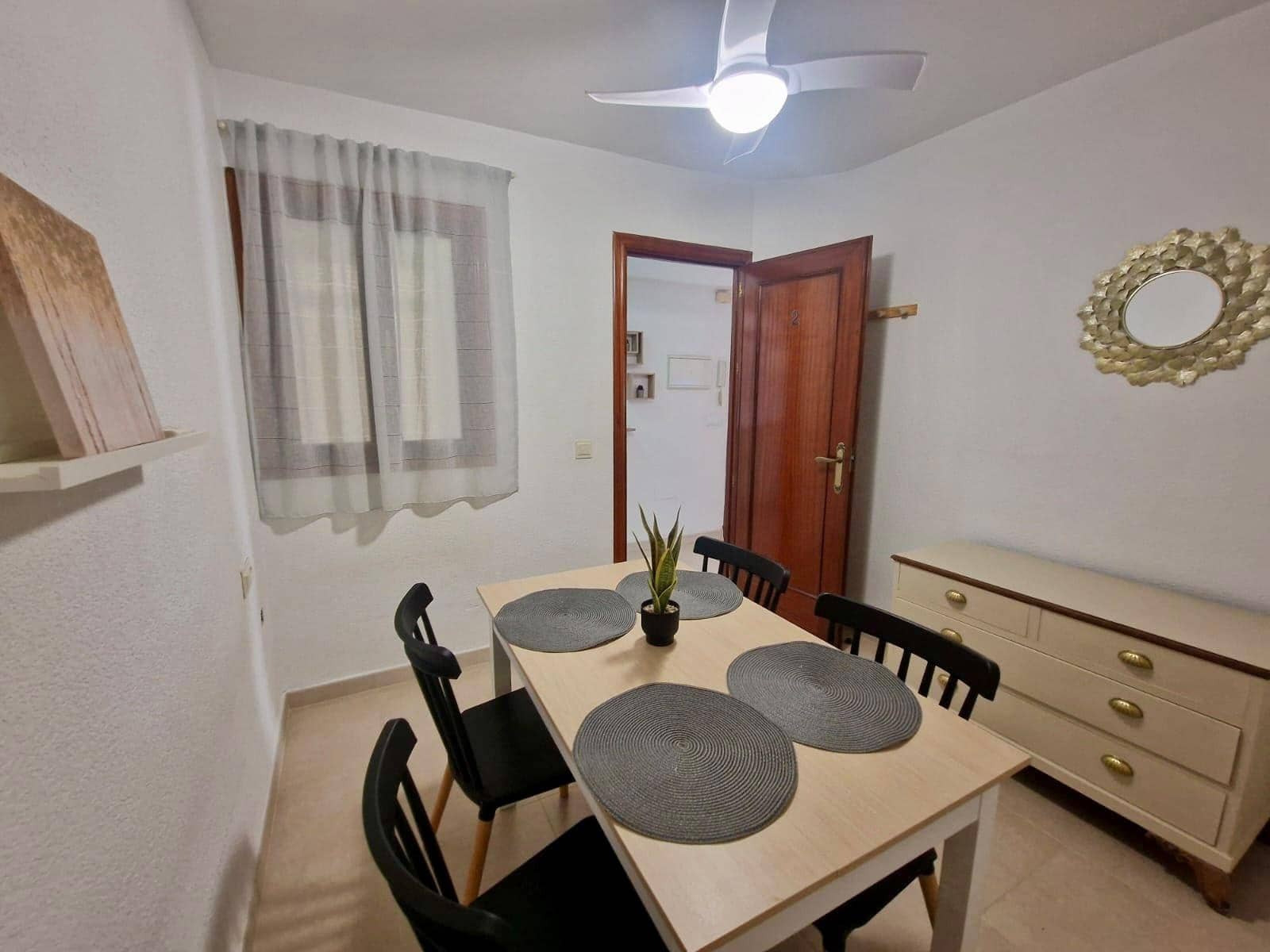 Piso de 3 habitaciones en Almería ciudad en venta - 123.000 € (Ref: 10111786)