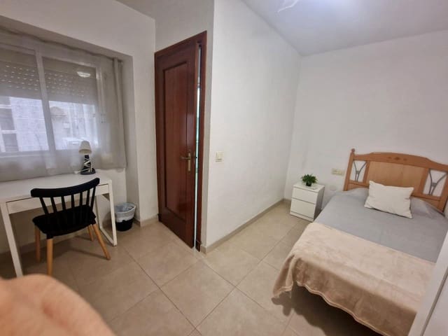 Piso de 3 habitaciones en Almería ciudad en venta - 123.000 € (Ref: 10111786)