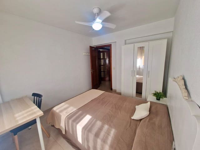 Piso de 3 habitaciones en Almería ciudad en venta - 123.000 € (Ref: 10111786)