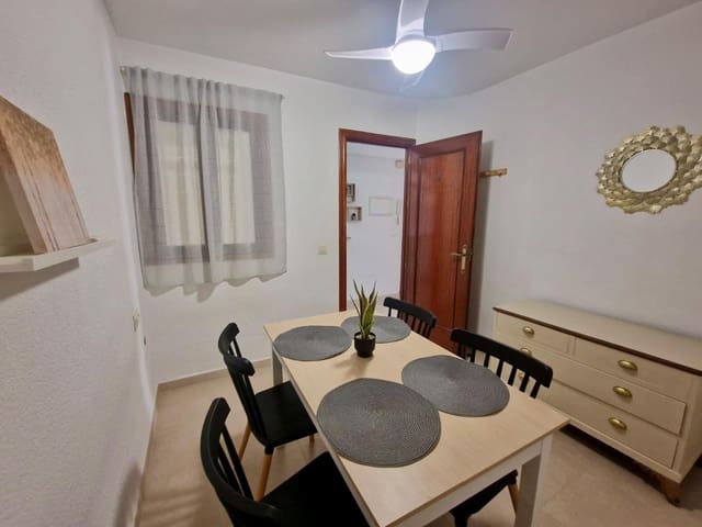 Piso de 3 habitaciones en Almería ciudad en venta - 123.000 € (Ref: 10111786)