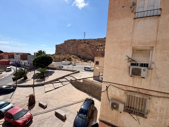 3 sypialnia Mieszkanie na sprzedaż w La Chanca - Pescadería, Miasto Almería - 64 500 € (Ref: 10133431)