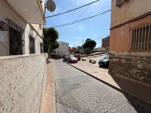 3 sypialnia Mieszkanie na sprzedaż w La Chanca - Pescadería, Miasto Almería - 64 500 € (Ref: 10133431)