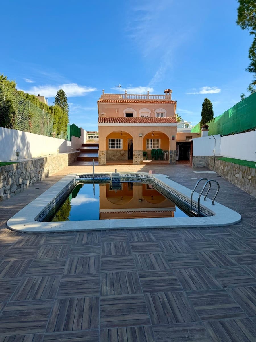 6 bedroom Villa for sale in Retamar with pool garage - € 630,000 (Ref: 10177356)
