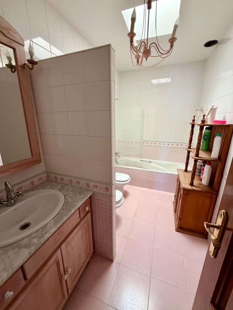 6 bedroom Villa for sale in Retamar with pool garage - € 630,000 (Ref: 10177356)