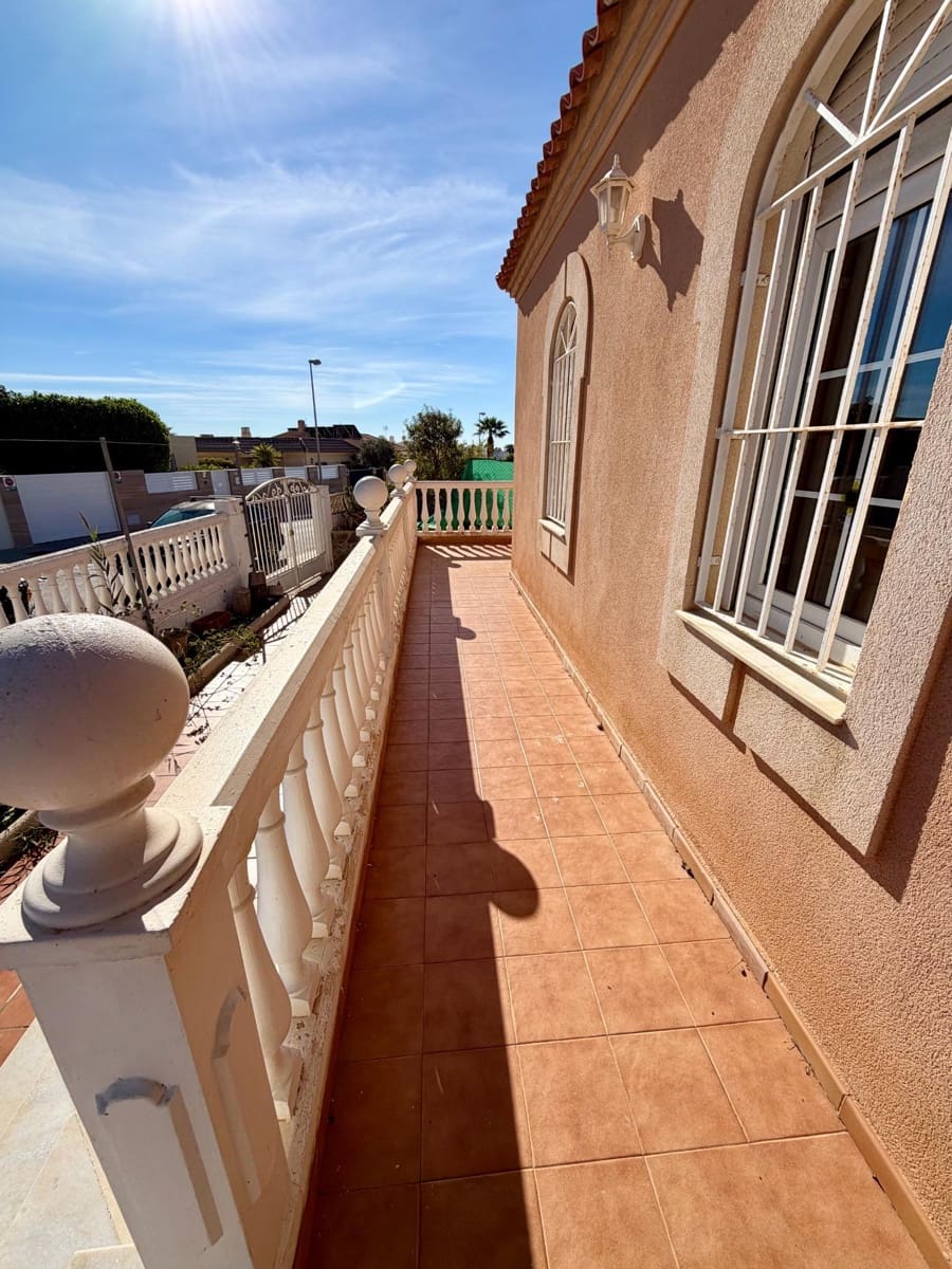6 bedroom Villa for sale in Retamar with pool garage - € 630,000 (Ref: 10177356)