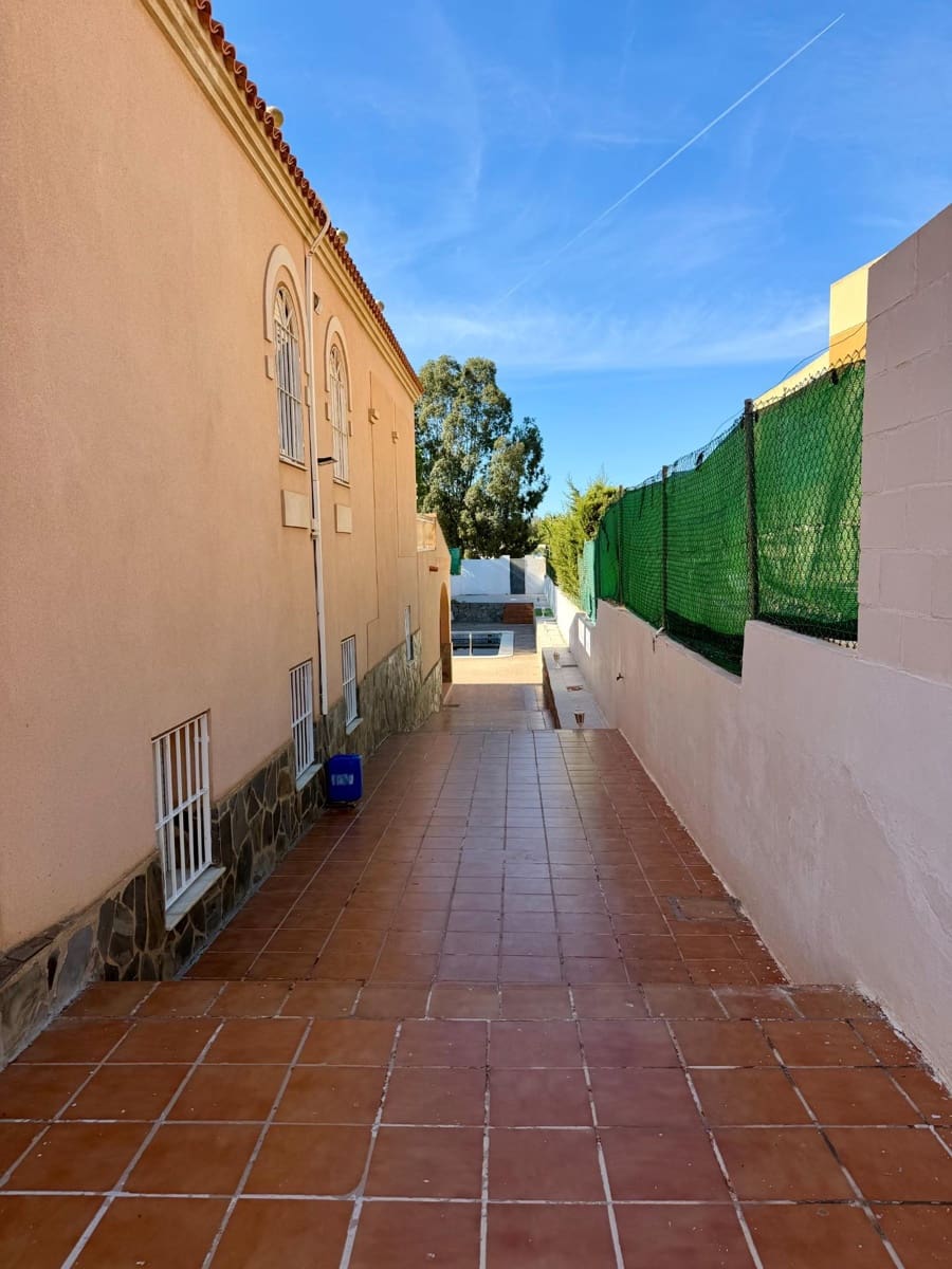 6 bedroom Villa for sale in Retamar with pool garage - € 630,000 (Ref: 10177356)