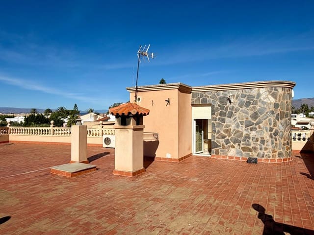 6 bedroom Villa for sale in Retamar, Almería city with pool garage - € 630,000 (Ref: 10177356)