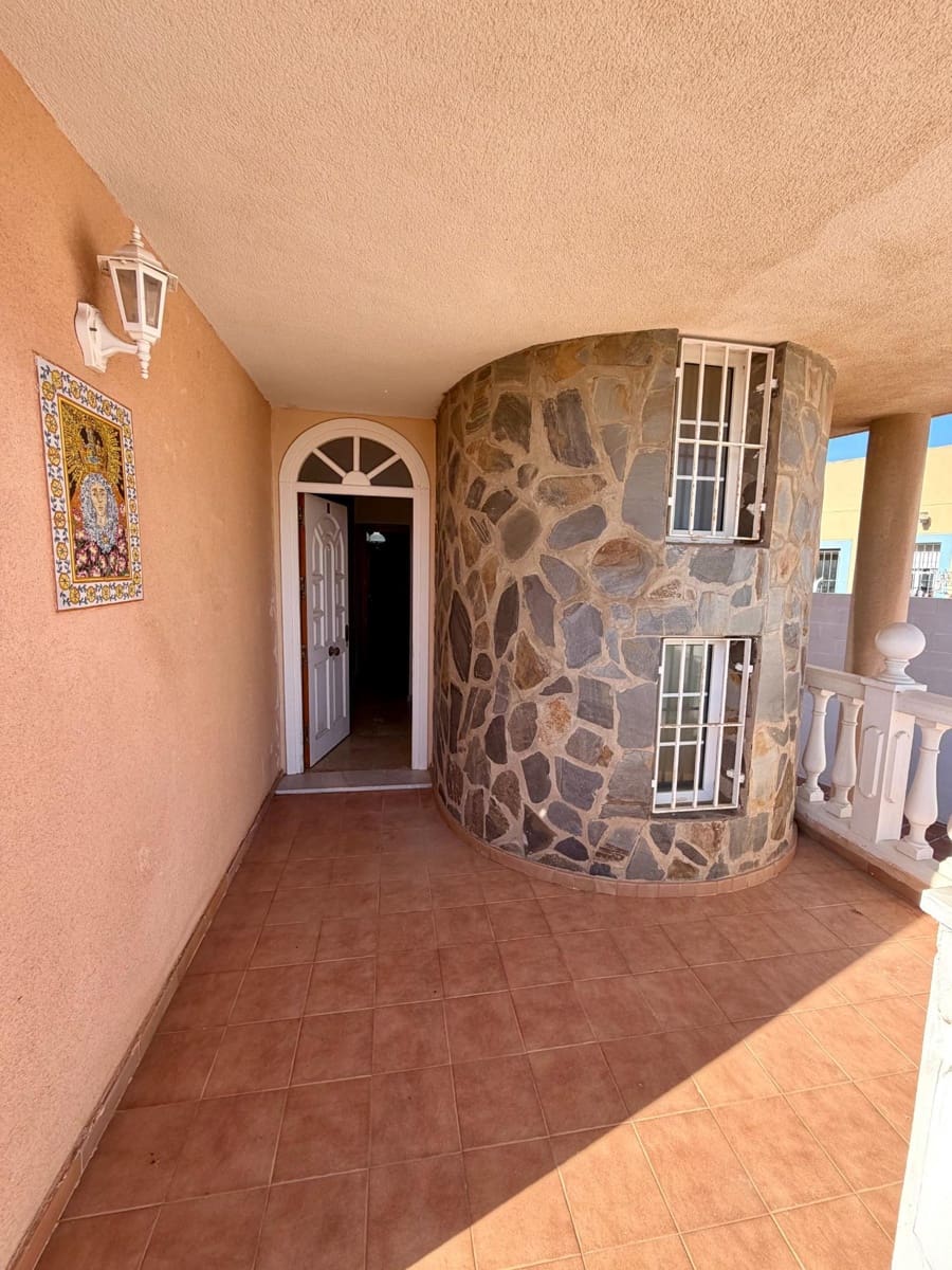 6 bedroom Villa for sale in Retamar with pool garage - € 630,000 (Ref: 10177356)