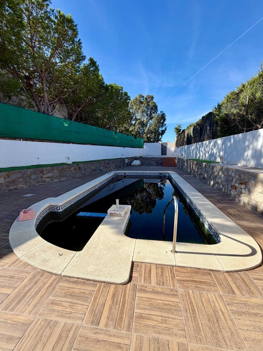 6 bedroom Villa for sale in Retamar with pool garage - € 630,000 (Ref: 10177356)