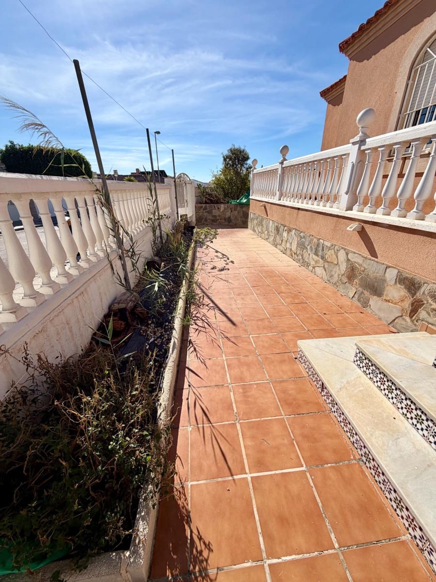 6 bedroom Villa for sale in Retamar with pool garage - € 630,000 (Ref: 10177356)