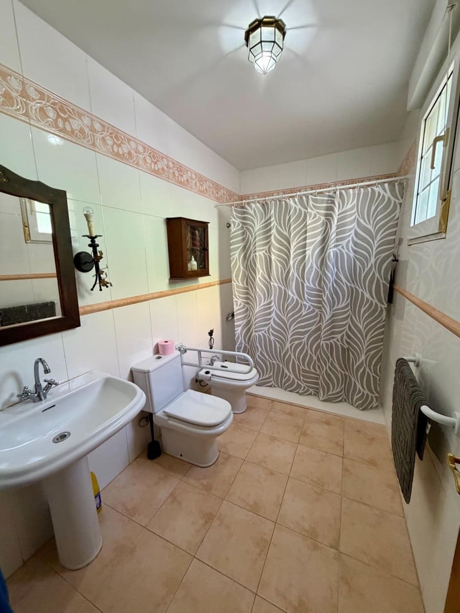 6 bedroom Villa for sale in Retamar with pool garage - € 630,000 (Ref: 10177356)