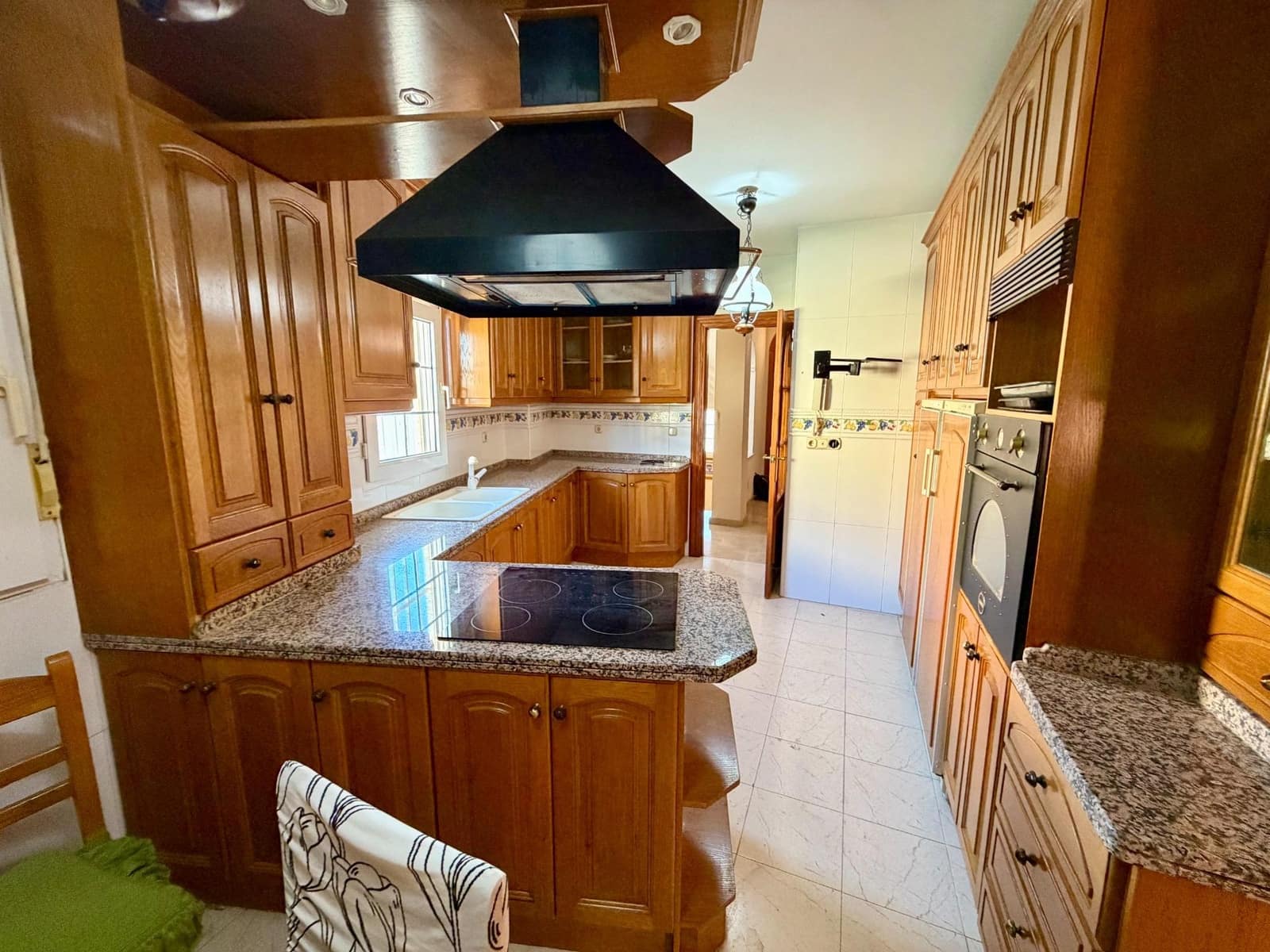 6 bedroom Villa for sale in Retamar with pool garage - € 630,000 (Ref: 10177356)