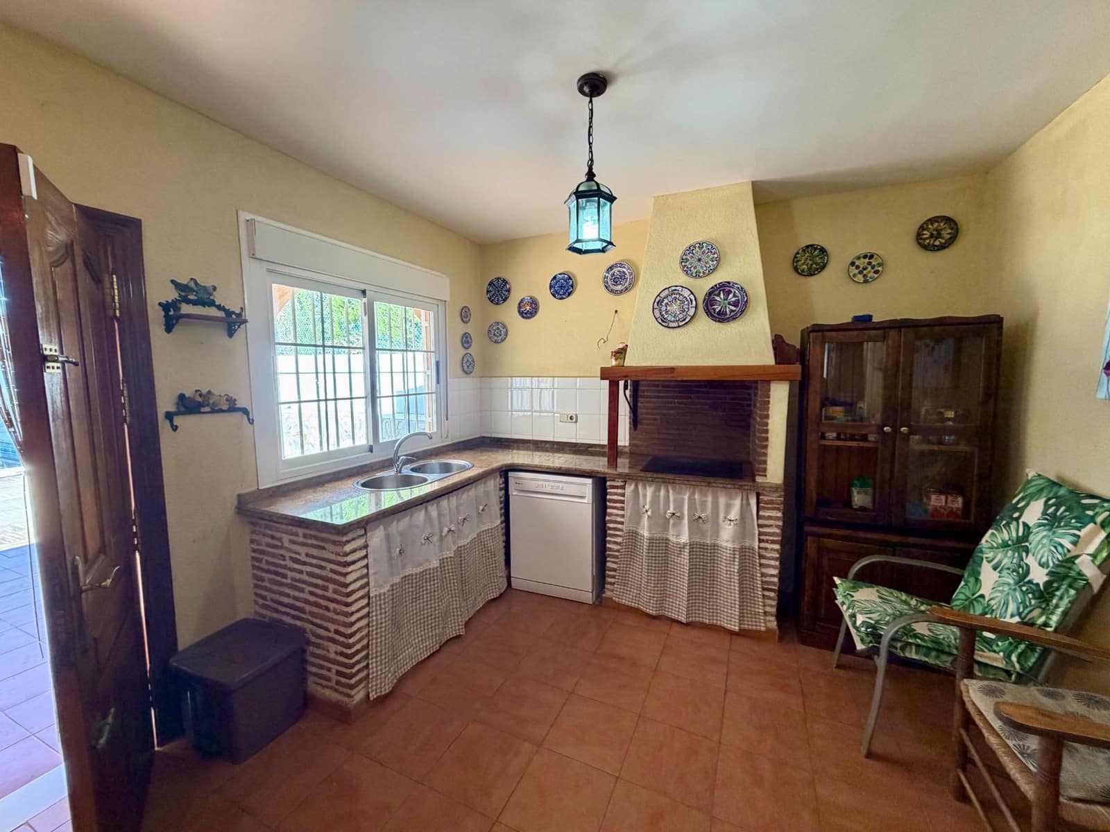6 bedroom Villa for sale in Retamar with pool garage - € 630,000 (Ref: 10177356)