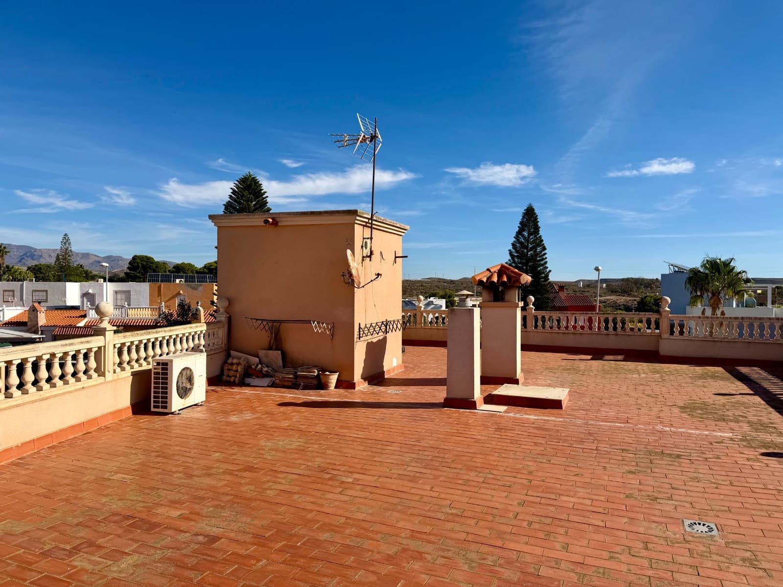 6 bedroom Villa for sale in Retamar with pool garage - € 630,000 (Ref: 10177356)