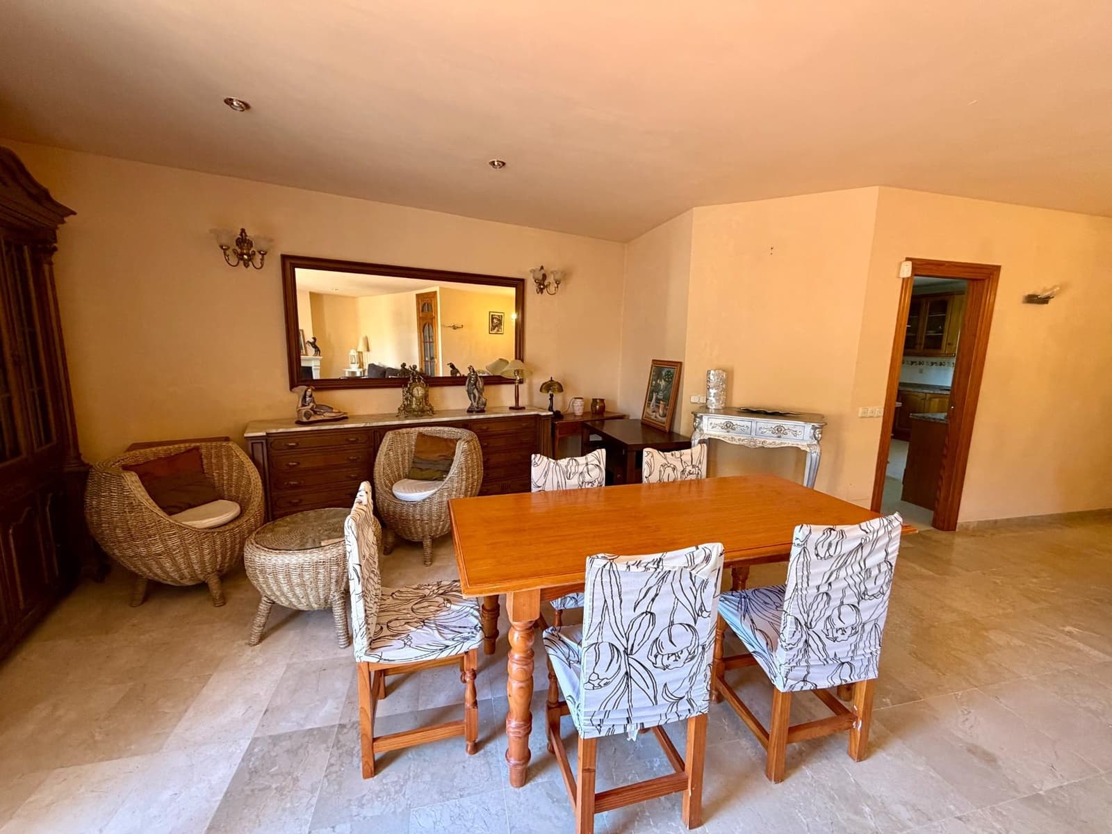 6 bedroom Villa for sale in Retamar with pool garage - € 630,000 (Ref: 10177356)