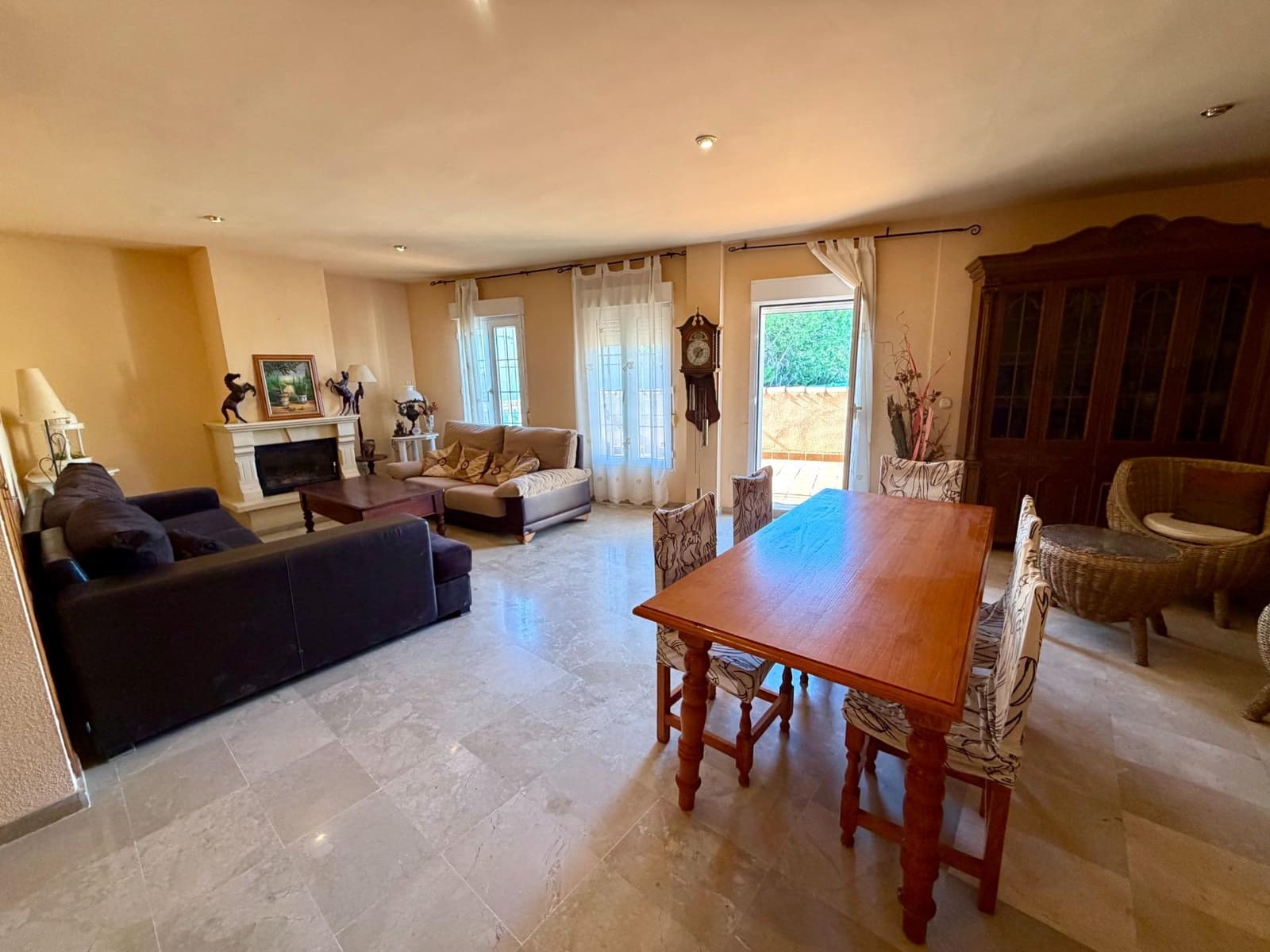 6 bedroom Villa for sale in Retamar with pool garage - € 630,000 (Ref: 10177356)