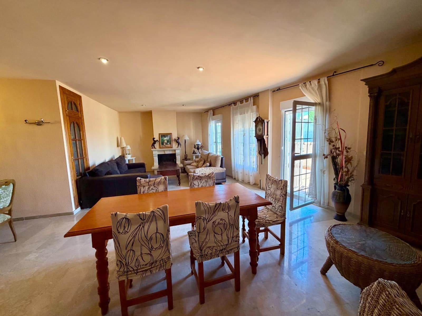 6 bedroom Villa for sale in Retamar with pool garage - € 630,000 (Ref: 10177356)