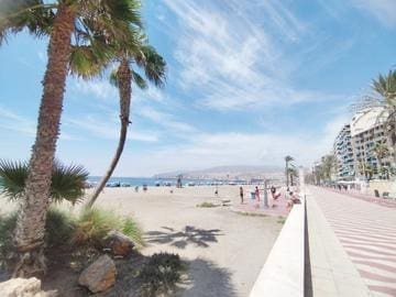 3 soveværelse Lejlighed til salg i Ciudad Jardín - Tagarete - El Zapillo, Almería by - € 399.000 (Ref: 8789931)