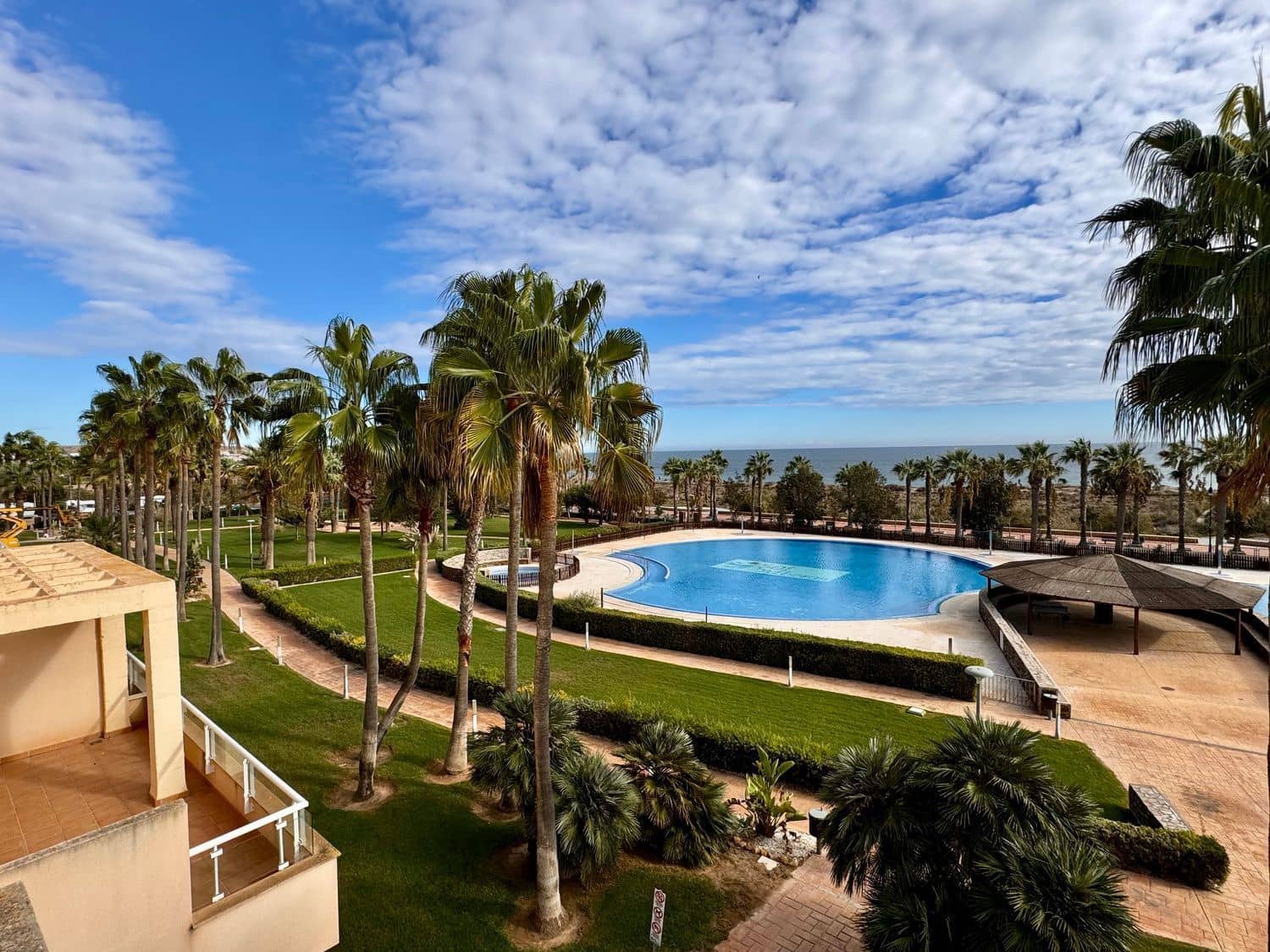 3 sypialnia Mieszkanie na sprzedaż w Almerimar z basenem garażem - 390 000 € (Ref: 8789963)