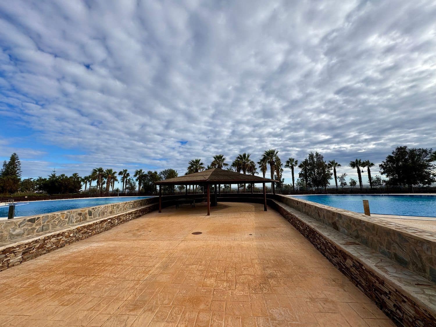 3 sypialnia Mieszkanie na sprzedaż w Almerimar z basenem garażem - 390 000 € (Ref: 8789963)