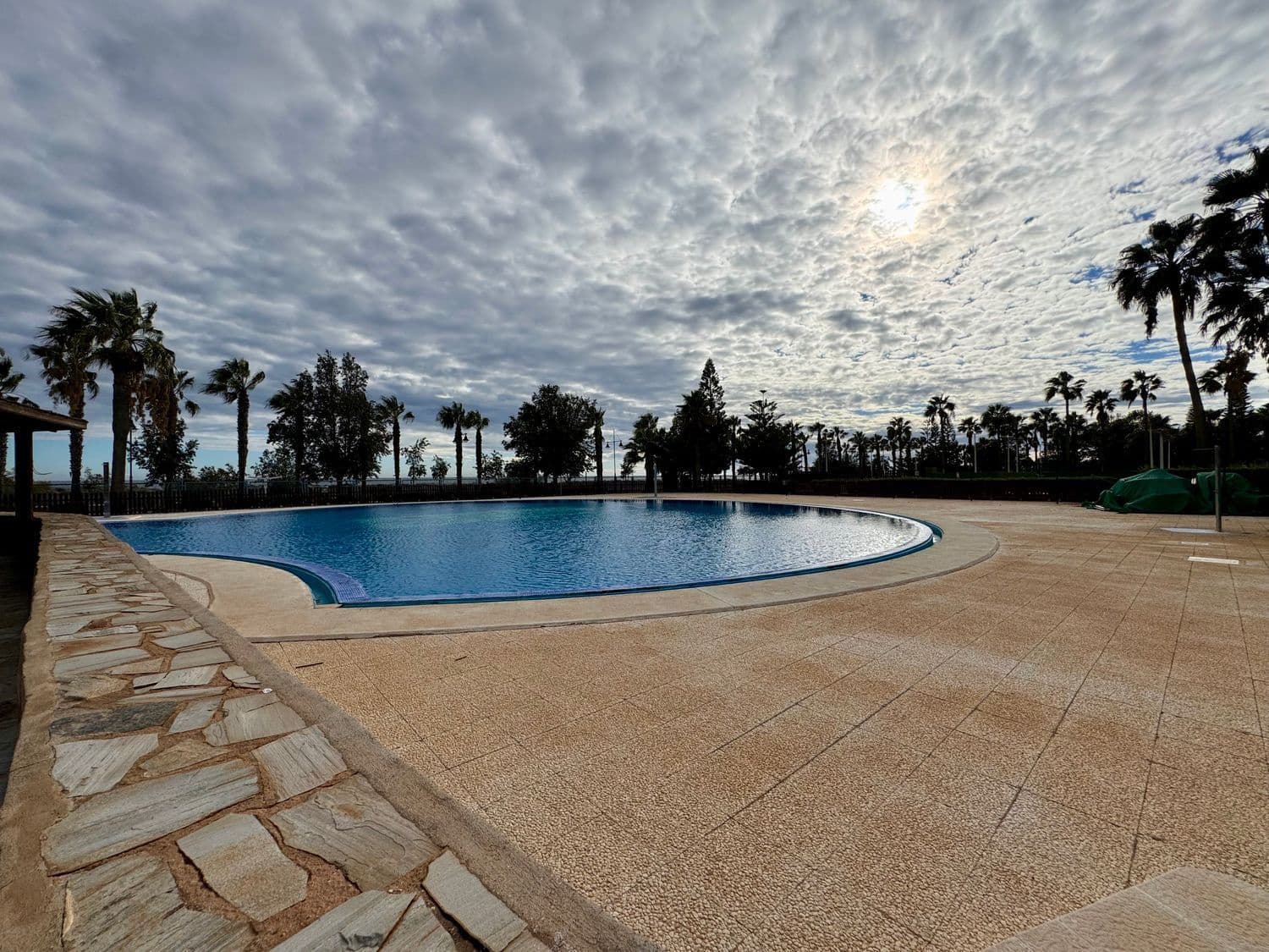 3 sypialnia Mieszkanie na sprzedaż w Almerimar z basenem garażem - 390 000 € (Ref: 8789963)