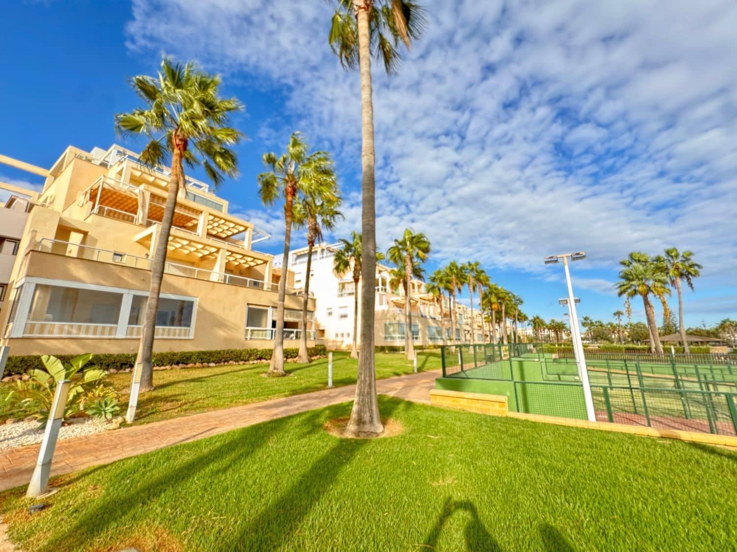 3 sypialnia Mieszkanie na sprzedaż w Almerimar z basenem garażem - 390 000 € (Ref: 8789963)