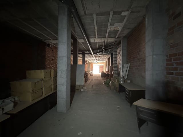 Commercial for sale in Ubeda - € 180,000 (Ref: 8789972)