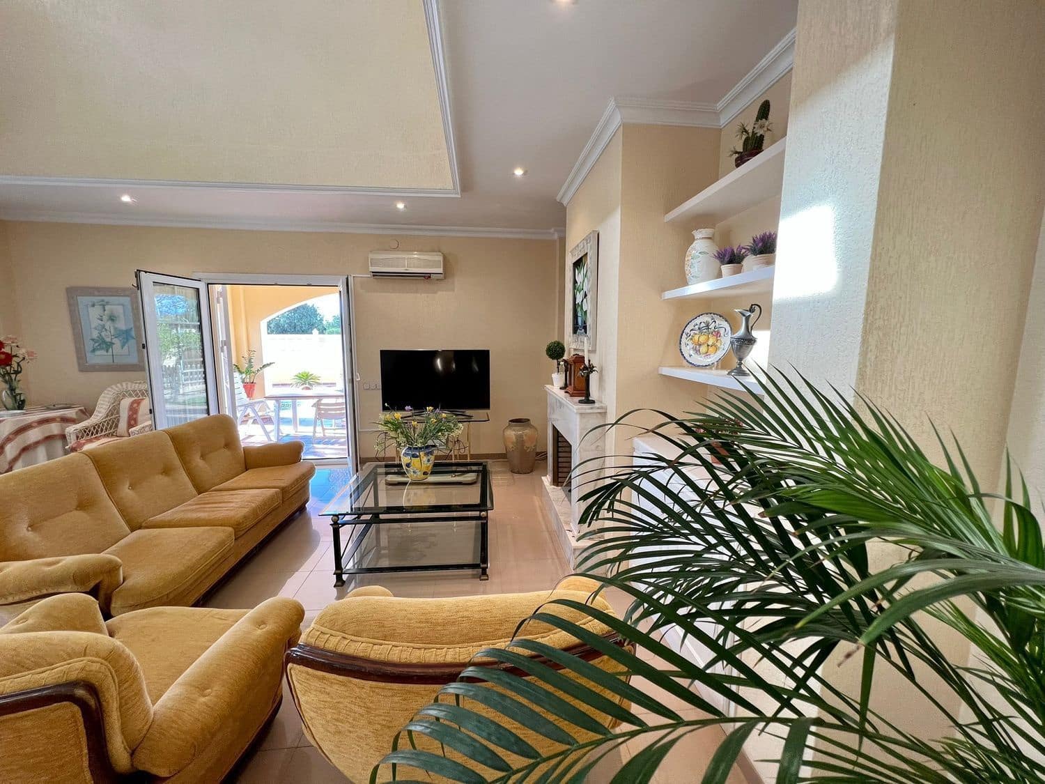 4 bedroom Villa for sale in Retamar with pool - € 749,000 (Ref: 8789989)