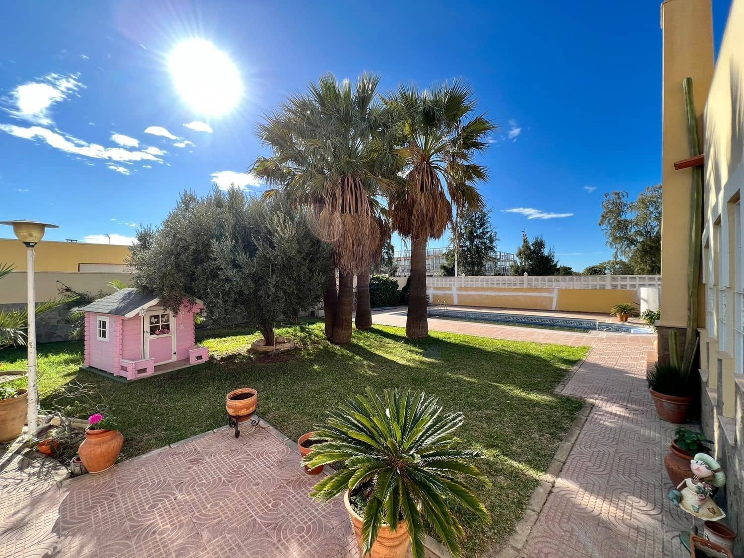 4 bedroom Villa for sale in Retamar with pool - € 749,000 (Ref: 8789989)