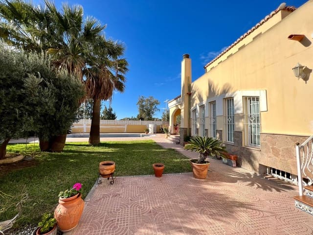 4 Zimmer Villa zu verkaufen in Retamar, Almería Stadt mit Pool - 749.000 € (Ref: 8789989)